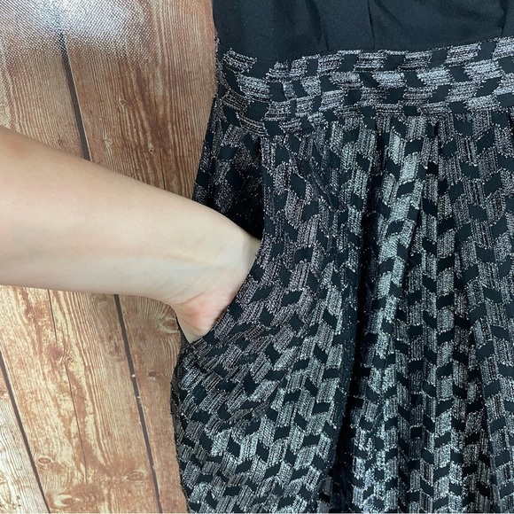 BCBGeneration woman Cross Strap Cocktail Dress size 0 black metallic silver - Picture 15 of 16